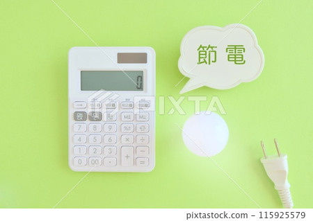 俯視圖：計算器、LED 燈泡和電源線，上面寫著「省電」字樣 115925579
