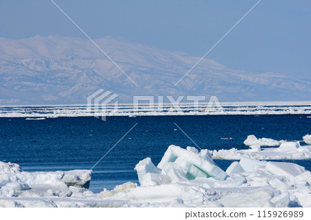 Drift ice on the Notsuke Peninsula in winter Drift ice on the Notsuke Peninsula in winter 115926989