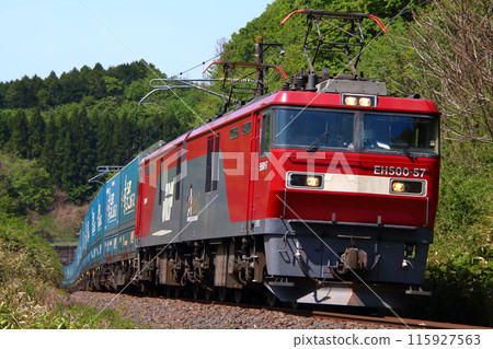 Freight train on the Tohoku Main Line: Toyota Longpath Express (Fukushima Prefecture) Freight train on the Tohoku Main Line: Toyota Longpath Express (Fukushima Prefecture) 115927563