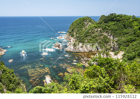 Iwami Blue Uradome Coast 115928112