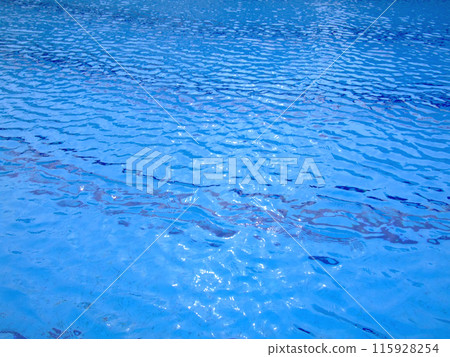 Swimming pool trembling surface Swimming pool trembling surface 115928254
