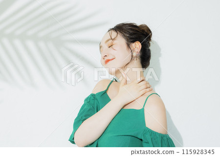 夏季美女圖片 夏季美女圖片 115928345