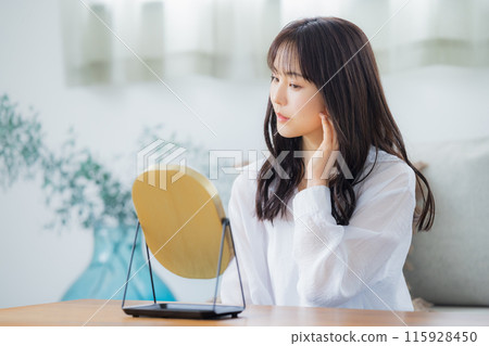 女性患有皮膚病 115928450