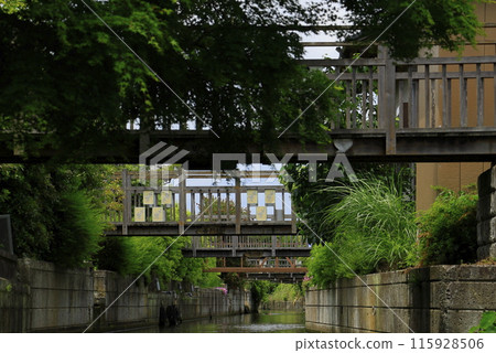 Twelve Bridges 115928506