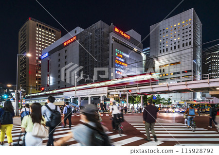 川崎市的城市夜景 - 川崎站前交叉路口的人群【神奈川縣】 川崎市的城市夜景 - 川崎站前交叉路口的人群【神奈川縣】 115928792