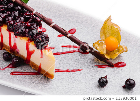 Classic New York style cheesecake with currant jam 115930001