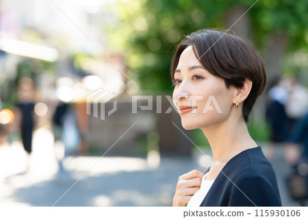 A smiling business woman in a suit 115930106