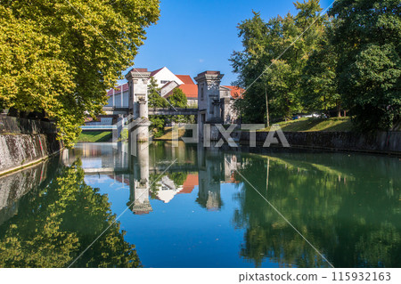 Ljubljanica River, downtown Ljubljana. Slovenia Ljubljanica River, downtown Ljubljana. Slovenia 115932163