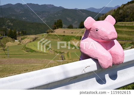 它抓住了我。 。 。 115932615