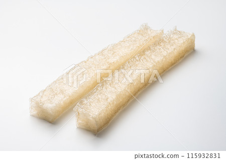 白色背景的國產天然方形瓊脂 白色背景的國產天然方形瓊脂 115932831