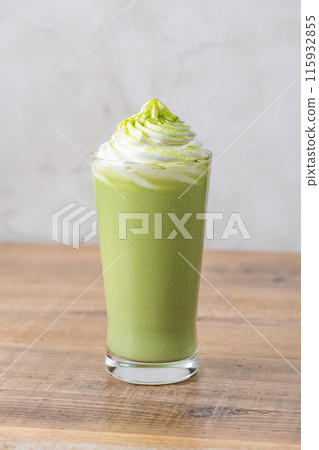 Matcha frappe on wooden table 115932855