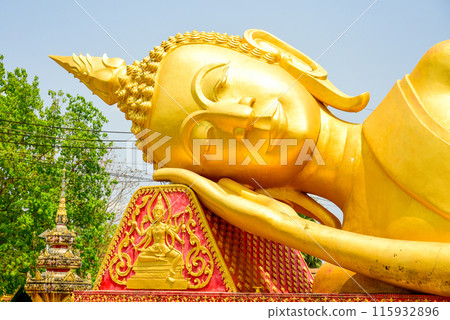 寮國首都萬象的塔考寺 (Wat That Khao) 風景優美,以巨型臥佛像而聞名 寮國首都萬象的塔考寺 (Wat That Khao) 風景優美,以巨型臥佛像而聞名 115932896