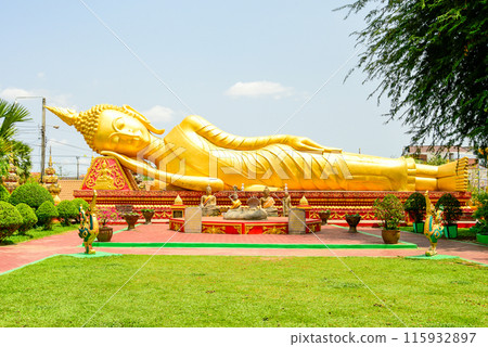 寮國首都萬象的塔考寺 (Wat That Khao) 風景優美,以巨型臥佛像而聞名 寮國首都萬象的塔考寺 (Wat That Khao) 風景優美,以巨型臥佛像而聞名 115932897