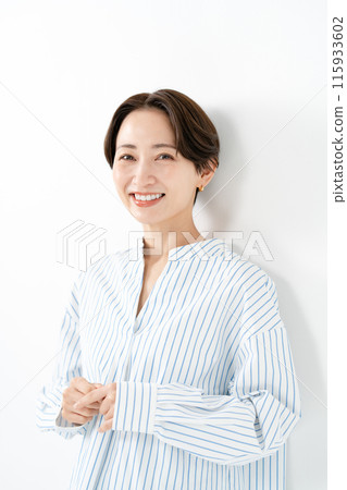 肖像女人白色背景 115933602