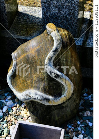 If you set this as your wallpaper, your luck with money will improve! Serpentine stone (snake stone) from Kinhebisui Shrine in Iwanuma, Miyagi Prefecture If you set this as your wallpaper, your luck with money will improve! Serpentine stone (snake stone) from Kinhebisui Shrine in Iwanuma, Miyagi Prefecture 115939111