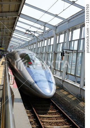 Shinkansen platform 115939760