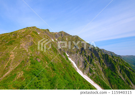 從谷川岳西九郎山脊和駱駝的背上看到山峰和町澤的壯麗景色 115940315