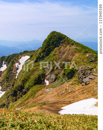 (Gunma Prefecture) The summit of Mt. Tanigawa and Tomano-mimi in early summer (Gunma Prefecture) The summit of Mt. Tanigawa and Tomano-mimi in early summer 115940399