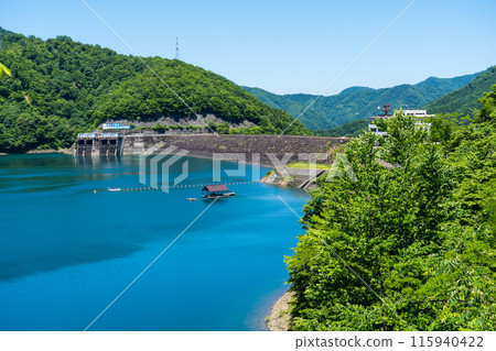 晴朗的藍天和九頭龍水壩的景色 | 水庫圖像 | 福井縣小野市 115940422