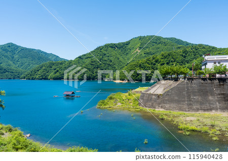 晴朗的藍天和九頭龍水壩的景色 | 水庫圖像 | 福井縣小野市 115940428