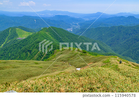 （群馬縣）谷川岳天神嶺山路及藍天 115940578