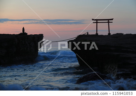 [Shizuoka Prefecture] Shirahama Shrine, Daimyojin Rock's Red Torii Gate at Dawn 115941053