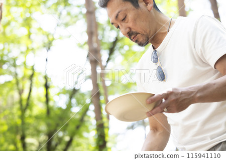 享受燒烤的男人 115941110