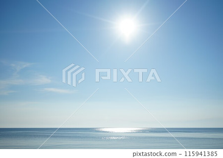 陽光明媚的大海日本海的夏季大海1 115941385