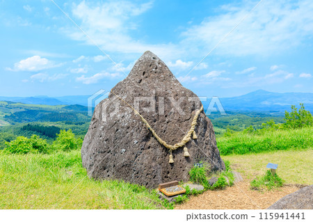 熊本縣南小國町初夏的大志戶石山 115941441