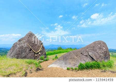 熊本縣南小國町初夏的大志戶石山 115941459