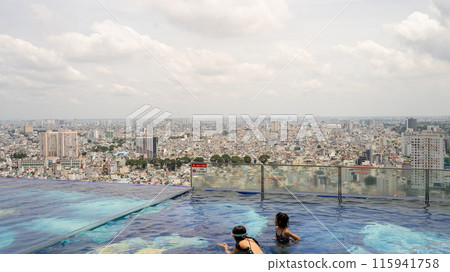 無邊際泳池俯瞰胡志明市 115941758