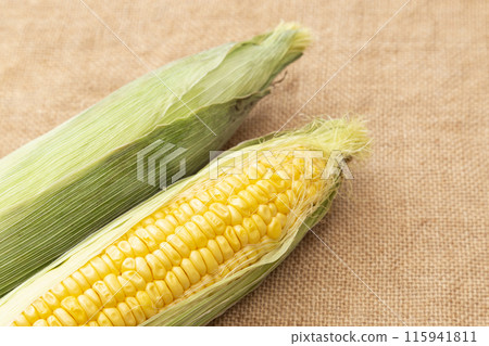 Fresh corn on linen Fresh corn on linen 115941811