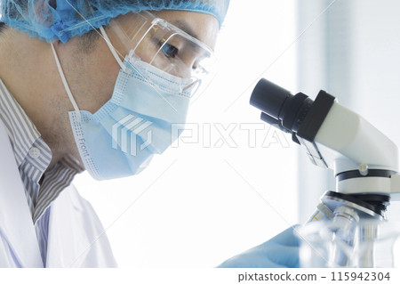 研究員顯微鏡 115942304
