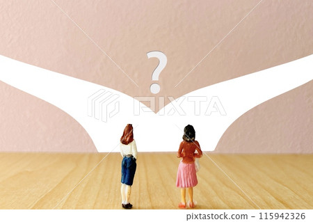 擔心岔路口的女性 擔心岔路口的女性 115942326