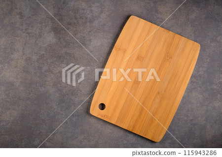 Wooden cutting board 115943286