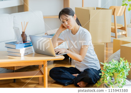 年輕女子包裝 115943380