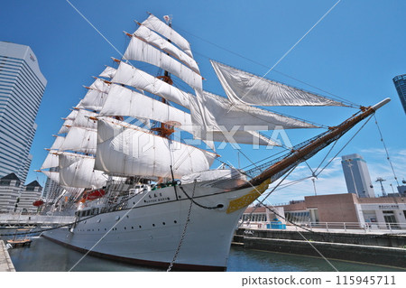 Summer: The Nippon Maru with full sails unfurled, refreshing under a clear blue sky (Nippon Maru Memorial Park, Yokohama) 115945711