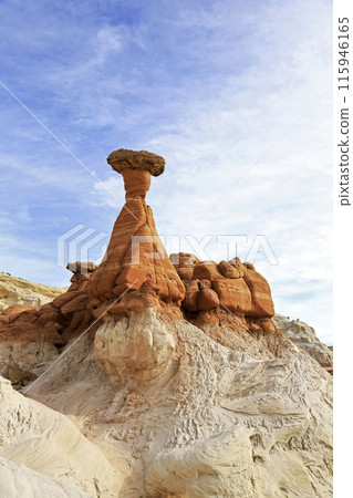 Todstuhl Hoodoos,猶他州大階梯埃斯卡蘭特國家紀念碑中的蘑菇岩 Todstuhl Hoodoos,猶他州大階梯埃斯卡蘭特國家紀念碑中的蘑菇岩 115946165