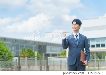 Businessman who plays guts pose Businessman who plays guts pose 115946515