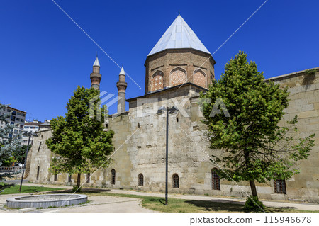 錫瓦斯西法耶神學院和奇夫特尖塔 錫瓦斯西法耶神學院和奇夫特尖塔 115946678