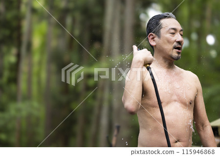 A man in his 50s enjoying a cold bath 115946868