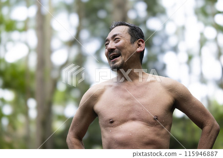 A man in his 50s enjoying the sauna 115946887