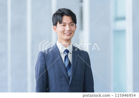 Business people working in the office Business people working in the office 115946954