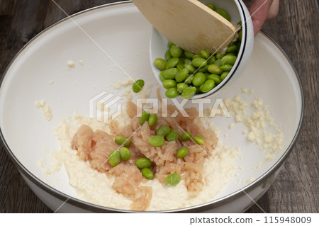 The process of making Gomoku Kinchakuni 115948009