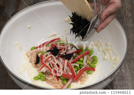 The process of making Gomoku Kinchakuni The process of making Gomoku Kinchakuni 115948011