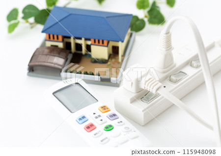 電源板和房子 115948098