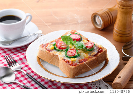 Pizza toast  115948756