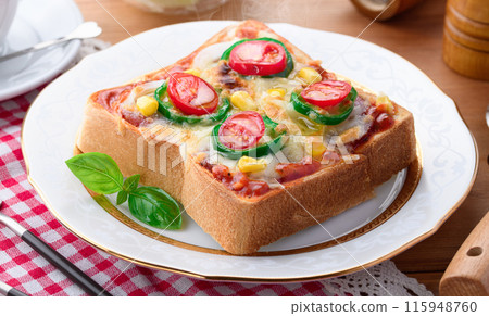 Pizza toast  115948760