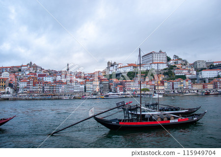 Scenery of the Douro River in the port city of Porto, Portugal 115949704