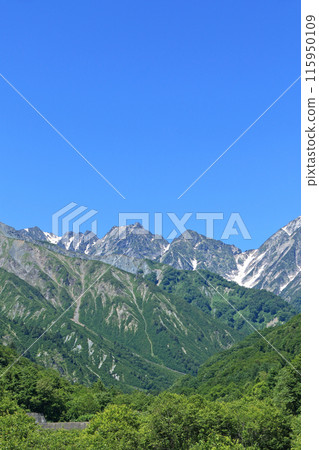 Northern Alps in early summer Tateyama mountain range mountain undo 115950109